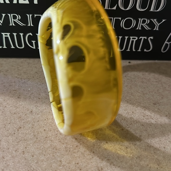 Yellow, Polka Dot, Vintage Bangle Bracelet  and possible lucite or bakelite - Picture 7 of 8